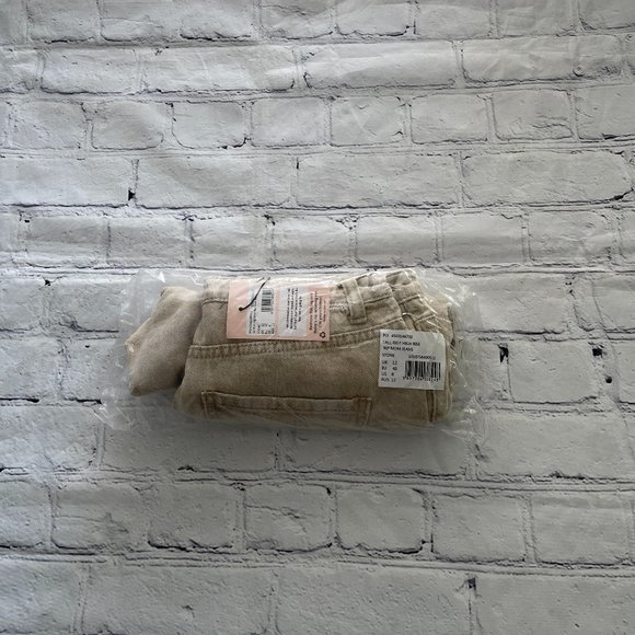 Missguided Riot Rise Ripped Mom Jeans - Picture 12 of 12